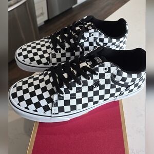 NIB - Vans Men's Seldan Checkered Black and White Sneakers - 12